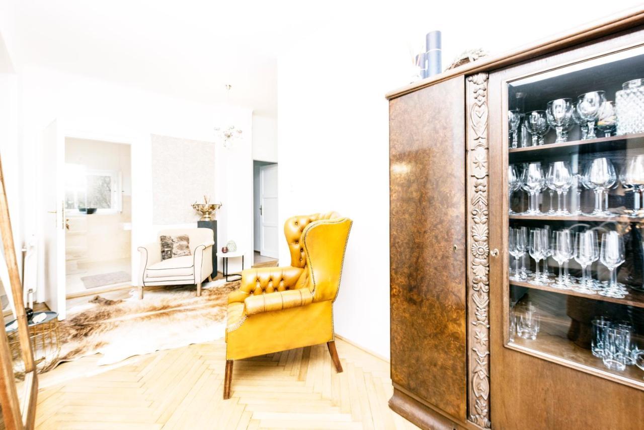 Family Wellhouse Green Garden Direct In Salzburg, Sunny Big Garden, Up To 16 Pax, Bikes For Free, Bbq, Sunbeds, Parking For Free, 15 Min Sound Of Music Экстерьер фото